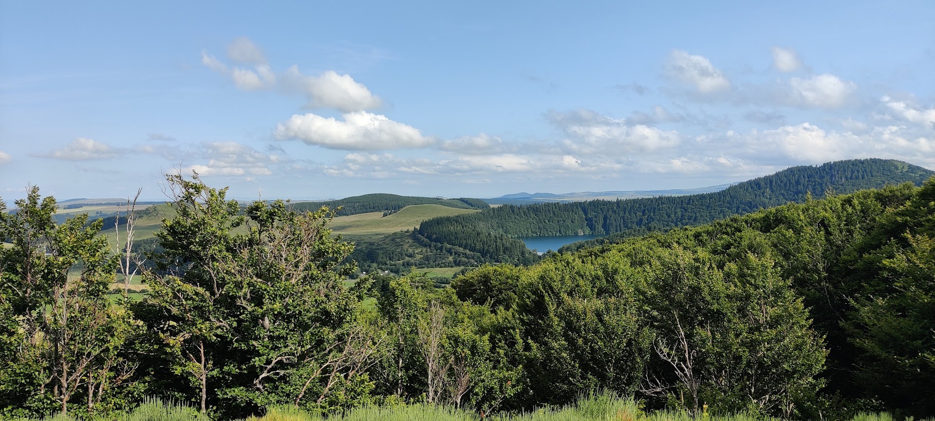 climbing away from lac pavin